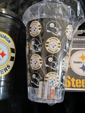 NFL Pittsburgh Steelers Black and Yellow Team Logo Party Cups